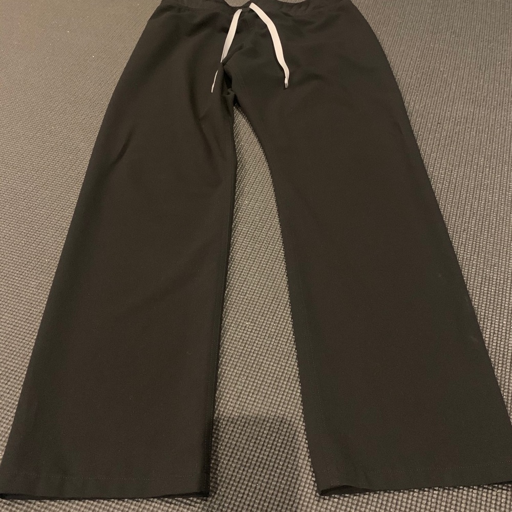 FIGS black scrub pants
